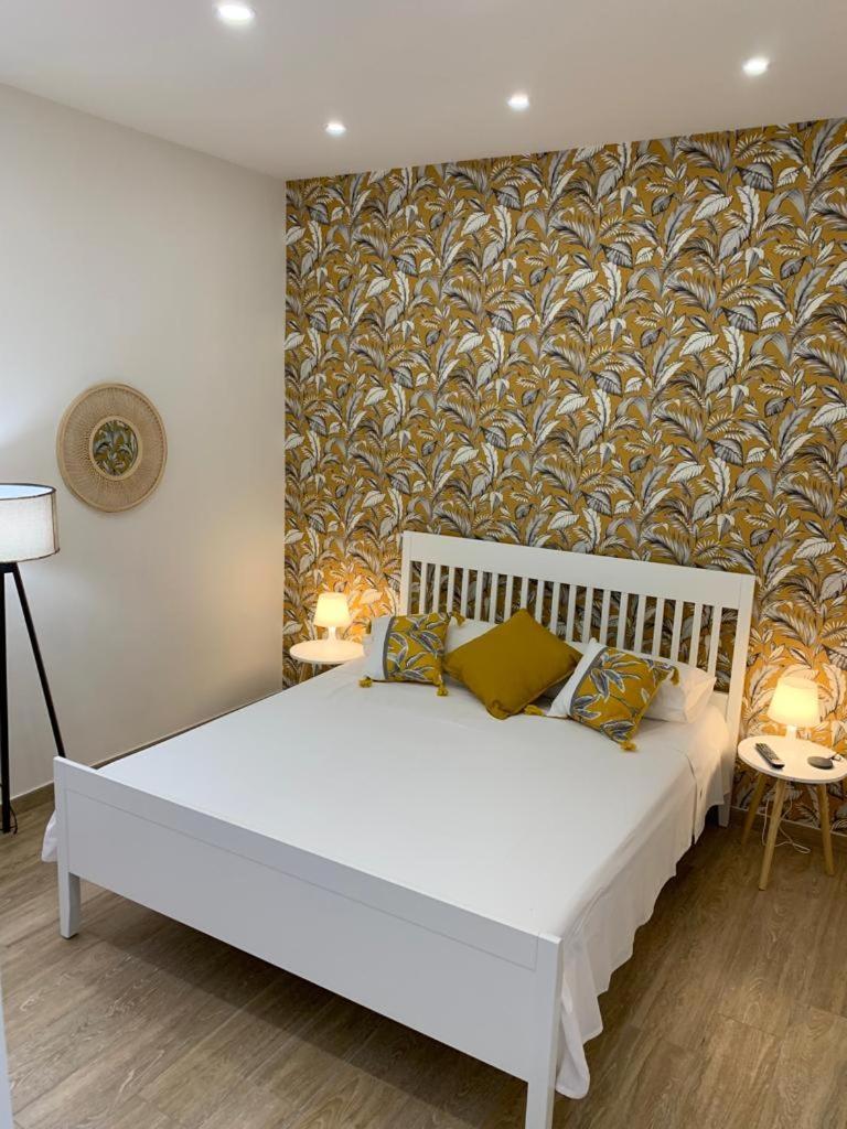 Donna Luisa-Catania Charming Lägenhet Exteriör bild